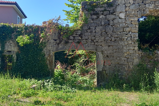 SNIŽENO!!!Buzet, Vodice, ruševna kuća sa zemljištem